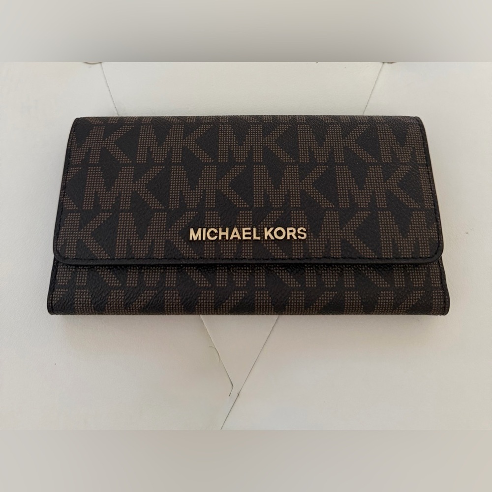 NWOT Michael Kors Trifold Wallet